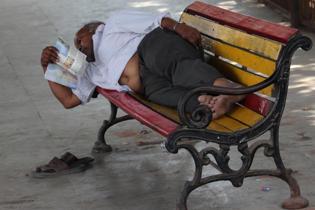 A man reads a book at a railway station in Mumbai.(Himanshu Bhatt/NurPhoto via Getty Images) A man reads a book at a railway station in Mumbai.(Himanshu Bhatt/NurPhoto via Getty Images)