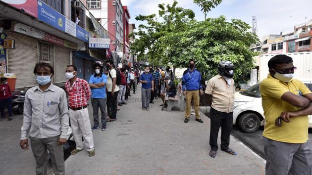 People queue up outside a liquor shop in Mayur Vihar Phase III, New Delhi , Monday, May 4, 2020. (Mhd Zakir / HT Photo) People queue up outside a liquor shop in Mayur Vihar Phase III, New Delhi , Monday, May 4, 2020. (Mhd Zakir / HT Photo)