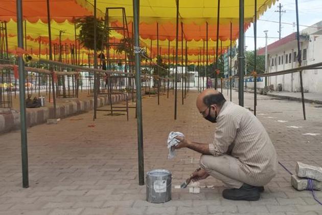 Tents set up to accommodate labourers who will be come to catch trains home from Ludhiana. (Gurpreet Singh/HT) Tents set up to accommodate labourers who will be come to catch trains home from Ludhiana. (Gurpreet Singh/HT)