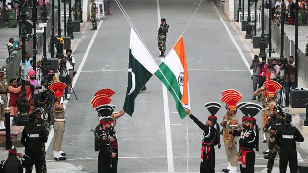 Pakistani Rangers (wearing black uniforms) and Indian Border Security Force (BSF) officers lower their national flags during parade on the Pakistan's 72nd Independence Day, at the Pakistan-India joint check-post at Wagah border, near Lahore, Pakistan.(Reuters/ File photo)