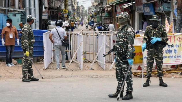 Central Reserve Police (CRPF) personnel stationed near the coronavirus containment zone in Hindpirhi, Ranchi, Jharkhand. (Diwakar Prasad/HT Photo) Central Reserve Police (CRPF) personnel stationed near the coronavirus containment zone in Hindpirhi, Ranchi, Jharkhand. (Diwakar Prasad/HT Photo)