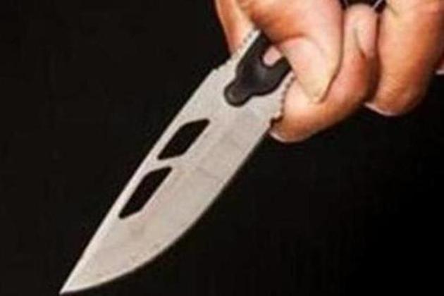 While two men restrained the victim, the third threatened to kill him with a sharo-edged weapon. (Representative photo/HT) While two men restrained the victim, the third threatened to kill him with a sharo-edged weapon. (Representative photo/HT)