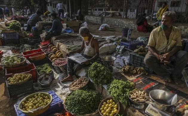 Two dozen Covid 19 cases inside the vegetable mandi in the past two days have thrown a scare among traders as well as buyers. (Representative image/HT) Two dozen Covid 19 cases inside the vegetable mandi in the past two days have thrown a scare among traders as well as buyers. (Representative image/HT)