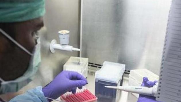 As per ICMR guidelines, only those patients who have been completely cured of the infection and tested negative twice after a gap of 24 hours post the incubation period of 14 days can donate blood for plasma therapy. (Pratham Gokhale/HT FILE Photo) As per ICMR guidelines, only those patients who have been completely cured of the infection and tested negative twice after a gap of 24 hours post the incubation period of 14 days can donate blood for plasma therapy. (Pratham Gokhale/HT FILE Photo)