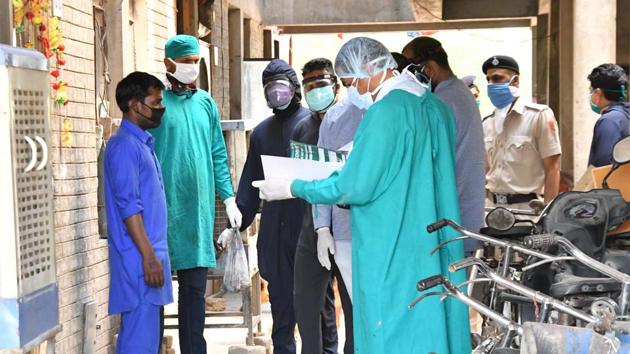 Health personnel checking people in EWS colony Dhanas after coronavirus positive cases emerged in the area in Chandigarh. (Keshav Singh/HT Photo) Health personnel checking people in EWS colony Dhanas after coronavirus positive cases emerged in the area in Chandigarh. (Keshav Singh/HT Photo)