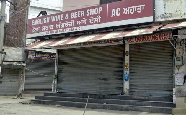 The liquor vends in the district have been lying closed since the curfew was imposed on March 23. (Gurpreet Singh/HT) The liquor vends in the district have been lying closed since the curfew was imposed on March 23. (Gurpreet Singh/HT)