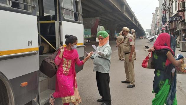 Roadways staff giving train tickets to passengers after ferrying them to the Ludhiana railway station on Wednesday. (Gurpreet Singh/HT) Roadways staff giving train tickets to passengers after ferrying them to the Ludhiana railway station on Wednesday. (Gurpreet Singh/HT)