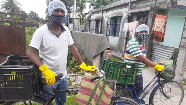 Sarkar and Mitra, who have been friends since their struggling days at Jagaddal, are busy carting vegetables and fruits on their bicycles all day to fend for their families and also send some money back home. (HT Photo) Sarkar and Mitra, who have been friends since their struggling days at Jagaddal, are busy carting vegetables and fruits on their bicycles all day to fend for their families and also send some money back home. (HT Photo)