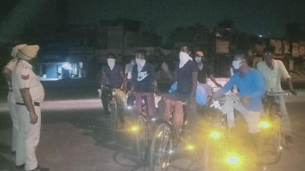 Riding cycles that cost them <span class='webrupee'>₹</span>4,200 each, the migrants will pedal 359 km to reach home to Moradabad in Uttar Pradesh.(HT Photo)