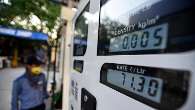 Fuel prices flashes on a fuel booth at a Petrol Pump during lockdown at Lodhi Road in New Delhi. (Biplov Bhuyan/HT PHOTO) Fuel prices flashes on a fuel booth at a Petrol Pump during lockdown at Lodhi Road in New Delhi. (Biplov Bhuyan/HT PHOTO)