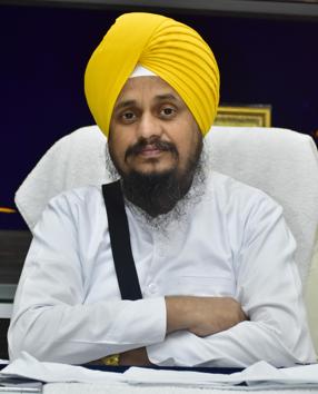 Giani Harpreet Singh said it was ridiculous that places of worship, which act as immunity boosters, were closed but liquor was being sold. (HT PHOTO) Giani Harpreet Singh said it was ridiculous that places of worship, which act as immunity boosters, were closed but liquor was being sold. (HT PHOTO)