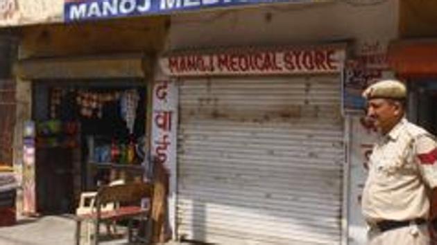 A statement given by Sumit Kumar, SHO, Sector 56 police station, read that the civil surgeon called him on the phone regarding the alleged brawl at the vegetable market.(Yogendra Kumar/HT file photo. Representative image) A statement given by Sumit Kumar, SHO, Sector 56 police station, read that the civil surgeon called him on the phone regarding the alleged brawl at the vegetable market.(Yogendra Kumar/HT file photo. Representative image)