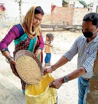 Grain collection for Anaj Bank in Bahraich a village.(Sourced)