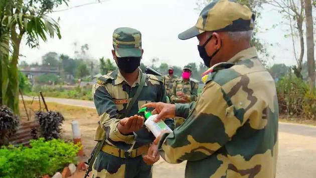BSF personnel sanitising their hands during the Covid-19 lockdown at India-Bangladesh Boorder in Agartala.(ANI File Photo) BSF personnel sanitising their hands during the Covid-19 lockdown at India-Bangladesh Boorder in Agartala.(ANI File Photo)