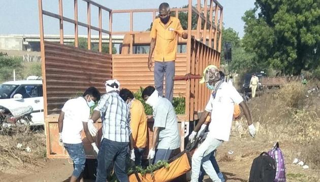 Locals helping in the rescue operation in Maharashtra after the train accident on Friday.(ANI Photo)