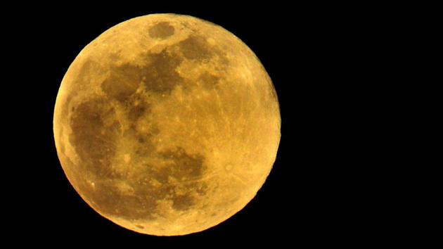 A close-up of the moon with its craters and impact lines visible from Chandigarh on May 7. The moon appeared bigger and brighter than usual because it was near perigee -- the point at which it is closest to the Earth. (Ravi Kumar / HT Photo) A close-up of the moon with its craters and impact lines visible from Chandigarh on May 7. The moon appeared bigger and brighter than usual because it was near perigee -- the point at which it is closest to the Earth. (Ravi Kumar / HT Photo)