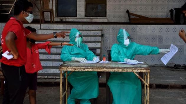 The state also reported 37 Covid-19 deaths on Friday, taking the toll to 731. Mumbai saw 25 deaths, while 10 were in Pune and one each in Jalgaon and Amravati. (SATISH BATE/HT PHOTO.) The state also reported 37 Covid-19 deaths on Friday, taking the toll to 731. Mumbai saw 25 deaths, while 10 were in Pune and one each in Jalgaon and Amravati. (SATISH BATE/HT PHOTO.)