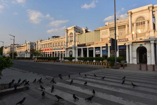 A deserted view of Connaught Place during the national lockdown, New Delhi, April 27, 2020(Sanchit Khanna/HT PHOTO)