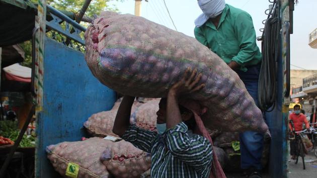 A man carrying a sack of vegetables in Gurugram. India has so far outlined a 1.7 trillion rupee ($22.53 billion) stimulus plan providing direct cash transfers and food security measures to give relief to millions of poor. (Yogendra Kumar/HT PHOTO) A man carrying a sack of vegetables in Gurugram. India has so far outlined a 1.7 trillion rupee ($22.53 billion) stimulus plan providing direct cash transfers and food security measures to give relief to millions of poor. (Yogendra Kumar/HT PHOTO)