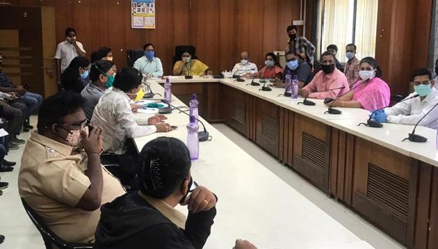 PMC additional commissioner Rubal Agarwal and PMC health department chaired a meeting with the General Practitioners Association on Thursday and appealed them to offer their services in containment zones. (HT/PHOTO) PMC additional commissioner Rubal Agarwal and PMC health department chaired a meeting with the General Practitioners Association on Thursday and appealed them to offer their services in containment zones. (HT/PHOTO)