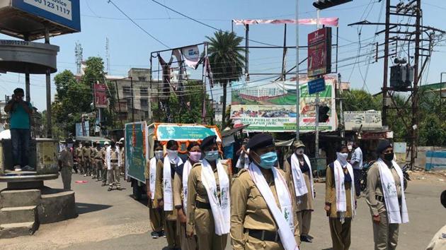 Police in Purolia district take out a tableau on Tagore’s birth anniversary.(HT Photo)