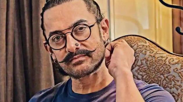Aamir Khan promotes scriptwriters, asks them to continue working despite lockdown. Aamir Khan promotes scriptwriters, asks them to continue working despite lockdown.