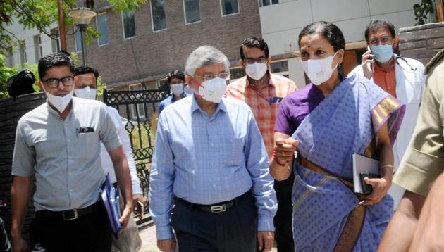 All India Institute of Medical Sciences (AIIMS) Director Dr Randeep Guleria (C) and Dr Manish Sureja visit Civil hospital to meet doctors and give them advice on Covid-19 treatment, in Ahmedabad on Saturday. (PTI) All India Institute of Medical Sciences (AIIMS) Director Dr Randeep Guleria (C) and Dr Manish Sureja visit Civil hospital to meet doctors and give them advice on Covid-19 treatment, in Ahmedabad on Saturday. (PTI)