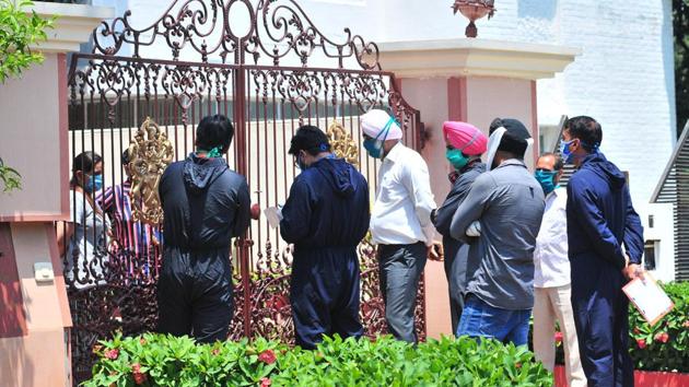 A health team screening residents in Sector 27, Chandigarh, after a case was reported there on Friday. It was among 11 new cases that surfaced during the day, taking the total to 149. (Ravi Kumar/HT) A health team screening residents in Sector 27, Chandigarh, after a case was reported there on Friday. It was among 11 new cases that surfaced during the day, taking the total to 149. (Ravi Kumar/HT)