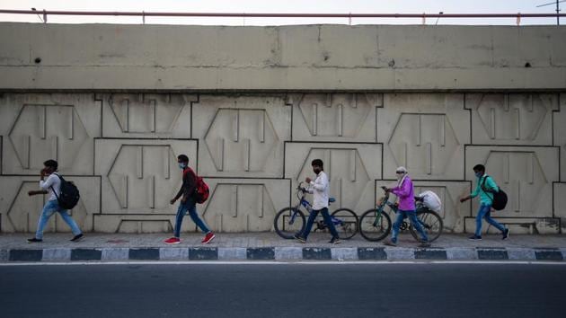 Migrant workers travelling to Madhya Pradesh walk from Ghazipur to their hometowns, during lockdown in New Delhi. (Amal KS/HT PHOTO) Migrant workers travelling to Madhya Pradesh walk from Ghazipur to their hometowns, during lockdown in New Delhi. (Amal KS/HT PHOTO)