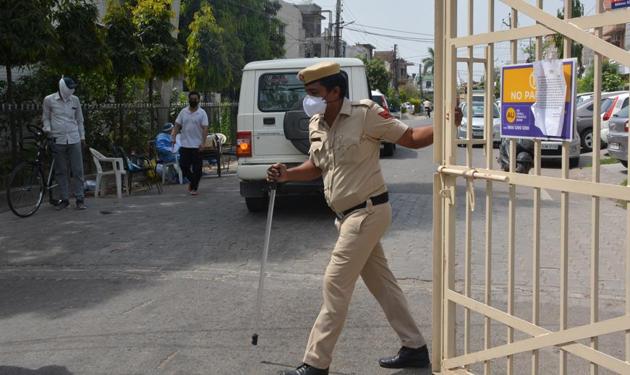 Panchkula, like Chandigarh, got its first case in mid-March, but the number of cases did not spike after a family of nine in Sector 15 and seven people with Tablighi link were tested positive.(ht file photo) Panchkula, like Chandigarh, got its first case in mid-March, but the number of cases did not spike after a family of nine in Sector 15 and seven people with Tablighi link were tested positive.(ht file photo)