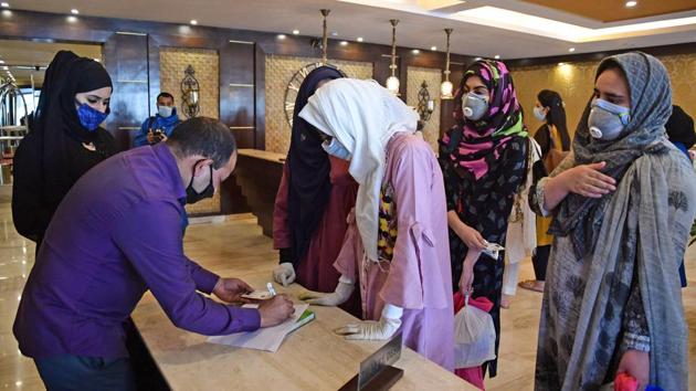 Kashmiri medical students returned from Dhaka being shifted to a hotel for quarantine during coronavirus lockdown, in Srinagar on Friday. A special flight carrying 167 medical students hailing from Jammu and Kashmir arrived from Dhaka under Vande Bharat Mission. (ANI) Kashmiri medical students returned from Dhaka being shifted to a hotel for quarantine during coronavirus lockdown, in Srinagar on Friday. A special flight carrying 167 medical students hailing from Jammu and Kashmir arrived from Dhaka under Vande Bharat Mission. (ANI)