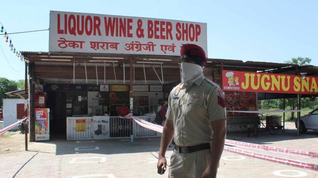 Over the days, the queues outside liquor vends in the city have gradually disappeared and the rush in markets has decreased considerably. (HT FILE) Over the days, the queues outside liquor vends in the city have gradually disappeared and the rush in markets has decreased considerably. (HT FILE)
