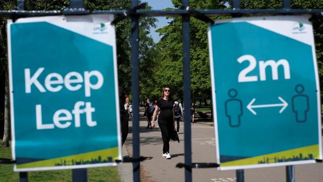 Social distancing signs are seen in Victoria Park, following the outbreak of the coronavirus disease (COVID-19), London, Britain, May 9, 2020. REUTERS/John Sibley (REUTERS) Social distancing signs are seen in Victoria Park, following the outbreak of the coronavirus disease (COVID-19), London, Britain, May 9, 2020. REUTERS/John Sibley (REUTERS)