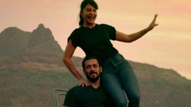 Salman Khan and Jacqueline Fernandez in a still from Tere Bina teaser.