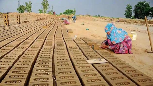 The Centre plans to construct 6.15 million houses for the rural poor under the PMAY (G) this financial year. (HT Photo) The Centre plans to construct 6.15 million houses for the rural poor under the PMAY (G) this financial year. (HT Photo)