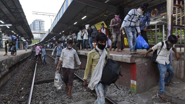 Mumbai, India - May 7, 2020:Migrant workers seen walking on railway track at Kanjurmarg, due to police Nakabandi on roadway.(Satish Bate/HT Photo) Mumbai, India - May 7, 2020:Migrant workers seen walking on railway track at Kanjurmarg, due to police Nakabandi on roadway.(Satish Bate/HT Photo)