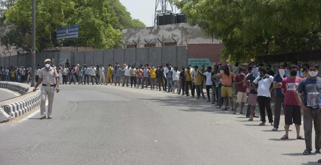 Long queues were seen outside liquor shops, as soon as they resumed operations during extended lockdown. (Photo: Sushil Kumar/HT) Long queues were seen outside liquor shops, as soon as they resumed operations during extended lockdown. (Photo: Sushil Kumar/HT)
