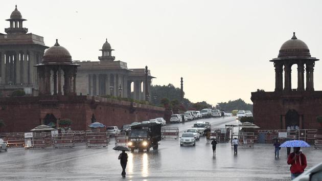 File photo: Commuters seen during rain in the evening at Vijay Chowk in New Delhi. (Arvind Yadav/HT PHOTO) File photo: Commuters seen during rain in the evening at Vijay Chowk in New Delhi. (Arvind Yadav/HT PHOTO)