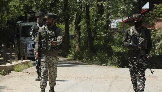 Security forces near the site of a gunfight in which Hizbul Mujahideen commander Riyaz Naikoo along with an associate were killed, in Beighpora area, Pulwama district, Jammu and Kashmir on Wednesday.(Waseem Andrabi/HT Photo)