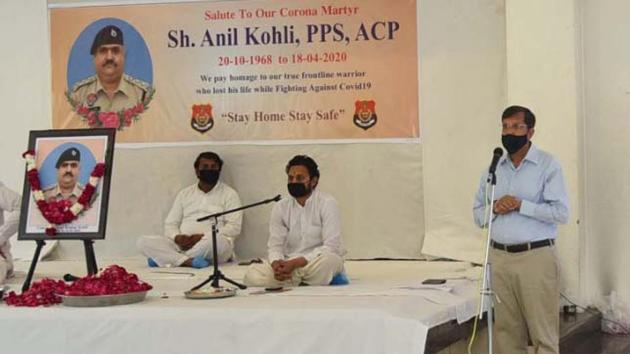 Senior police officials speaking during the bhog ceremony of ACP Anil Kohli being held at Nav Durga Temple in Sarabha Nagar, Ludhiana, on Sunday. (HT Photo) Senior police officials speaking during the bhog ceremony of ACP Anil Kohli being held at Nav Durga Temple in Sarabha Nagar, Ludhiana, on Sunday. (HT Photo)
