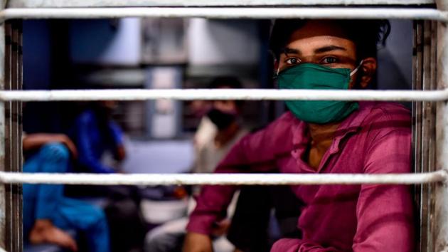 A migrant worker from Uttar Pradesh boards a train at Pune railway station on Saturday.(Sanket Wankhade/HT Photo)