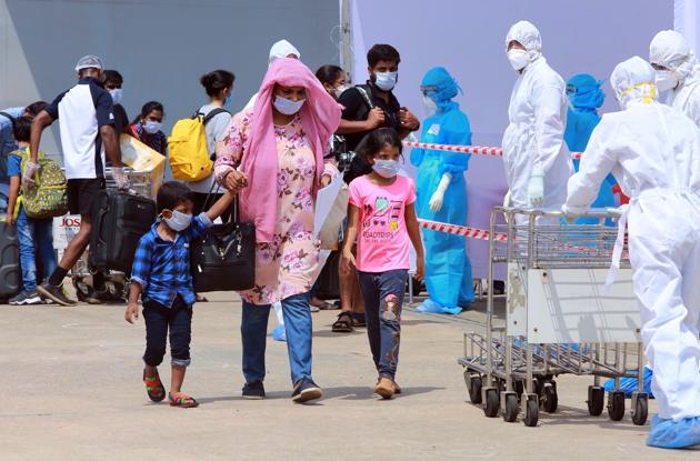 Kerala, May 10 (ANI): Stranded Indian nationals amid COVID-19 outbreak deboard the ship INS Jalaswa as they arrive from Maldives at Cochin Port in Kochi on Sunday. (ANI Photo) (ANI) Kerala, May 10 (ANI): Stranded Indian nationals amid COVID-19 outbreak deboard the ship INS Jalaswa as they arrive from Maldives at Cochin Port in Kochi on Sunday. (ANI Photo) (ANI)