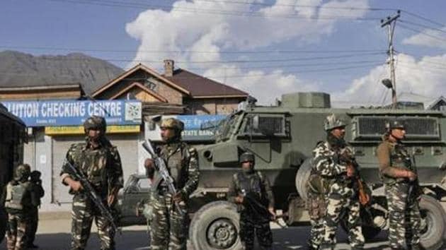 The CRPF and the army have been placed on high alert in the Kashmir valley following intelligence reports that the Jaish-e-Mohammed is planning terrorist attacks on security forces on May 11, Monday(HT Photo/Waseem Andrabi)