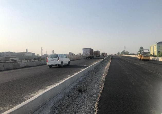 The Delhi-Jalandhar side, near Mohan Dai Oswal Cancer Hospital, of NH-44 flyover (part of Jalandhar-Panipat project) was opened for traffic. (ht photo) The Delhi-Jalandhar side, near Mohan Dai Oswal Cancer Hospital, of NH-44 flyover (part of Jalandhar-Panipat project) was opened for traffic. (ht photo)
