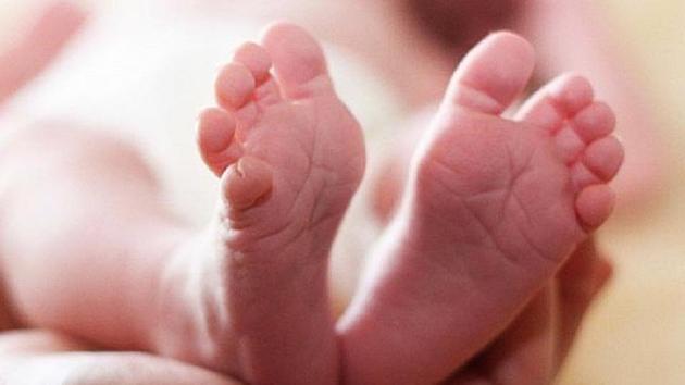 A team of doctors supervised the delivery. Both the baby girl and the woman are healthy and safe. (Representative image/Reuters) A team of doctors supervised the delivery. Both the baby girl and the woman are healthy and safe. (Representative image/Reuters)