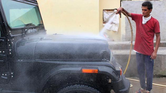 Babbu, 36, resumed his car washing work in SAS Nagar, Mohali on May 4. (Gurminder Singh / HT Photo) Babbu, 36, resumed his car washing work in SAS Nagar, Mohali on May 4. (Gurminder Singh / HT Photo)