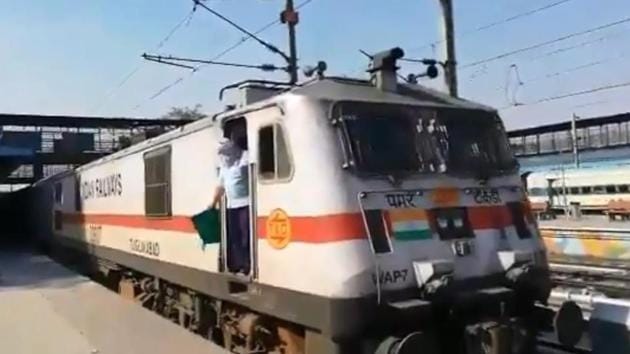 New Delhi- Bilaspur special Rajdhani train was flagged off at 4pm (Courtesy: Twitter.com/PIB) New Delhi- Bilaspur special Rajdhani train was flagged off at 4pm (Courtesy: Twitter.com/PIB)