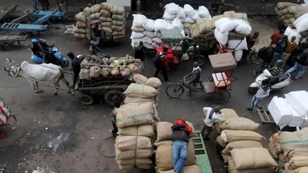 A labourer sleeps on sacks as traffic moves past him in a wholesale market in the old quarters of Delhi, India.(REUTERS) A labourer sleeps on sacks as traffic moves past him in a wholesale market in the old quarters of Delhi, India.(REUTERS)