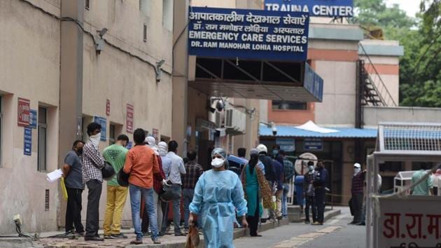 People standing in a queue for their COVID-19 test reports at RML hospital during lockdown, in New Delhi, India. (Sonu Mehta/HT PHOTO) People standing in a queue for their COVID-19 test reports at RML hospital during lockdown, in New Delhi, India. (Sonu Mehta/HT PHOTO)