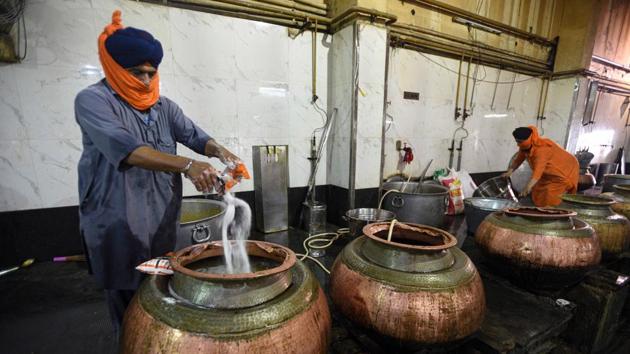 The staff at the Gurudwara Bangla Sahib are used to working long hours. A slight change in their operation has come from stricter guidelines in light of the coronavirus. Cooks and helpers often need to work together but social distancing is now mandated in work areas in addition to the kitchen being cleaned after every preparation. (Biplov Bhuyan / HT Photo) The staff at the Gurudwara Bangla Sahib are used to working long hours. A slight change in their operation has come from stricter guidelines in light of the coronavirus. Cooks and helpers often need to work together but social distancing is now mandated in work areas in addition to the kitchen being cleaned after every preparation. (Biplov Bhuyan / HT Photo)